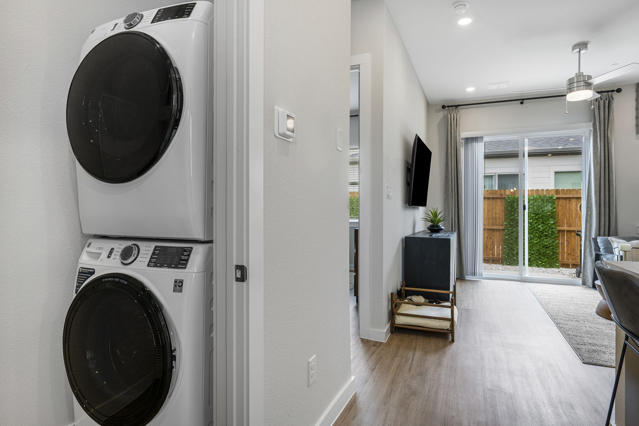 Laundry room at Yardly Stoneridge (2 of 2)