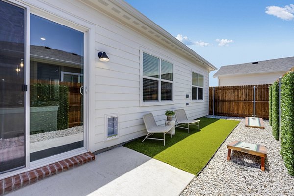 patio at Yardly Stoneridge Apartments