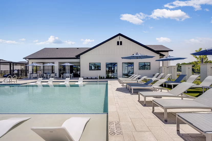 pool at Yardly Stoneridge Apartments