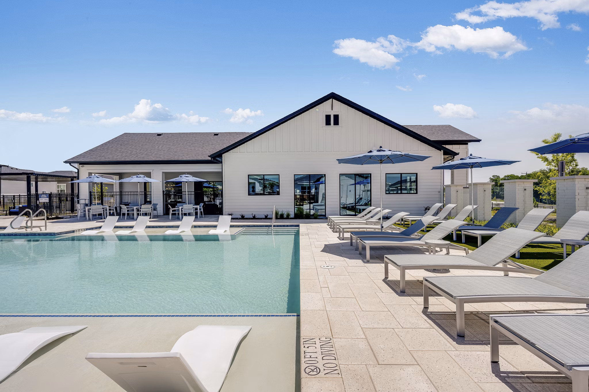 pool at Yardly Stoneridge Apartments