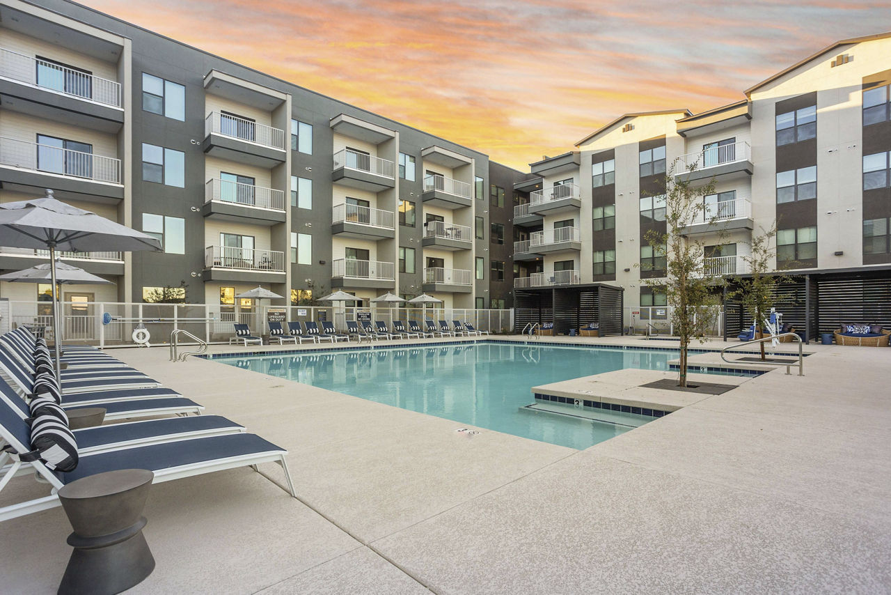 Luma Rise Gilbert Az 4 of 12