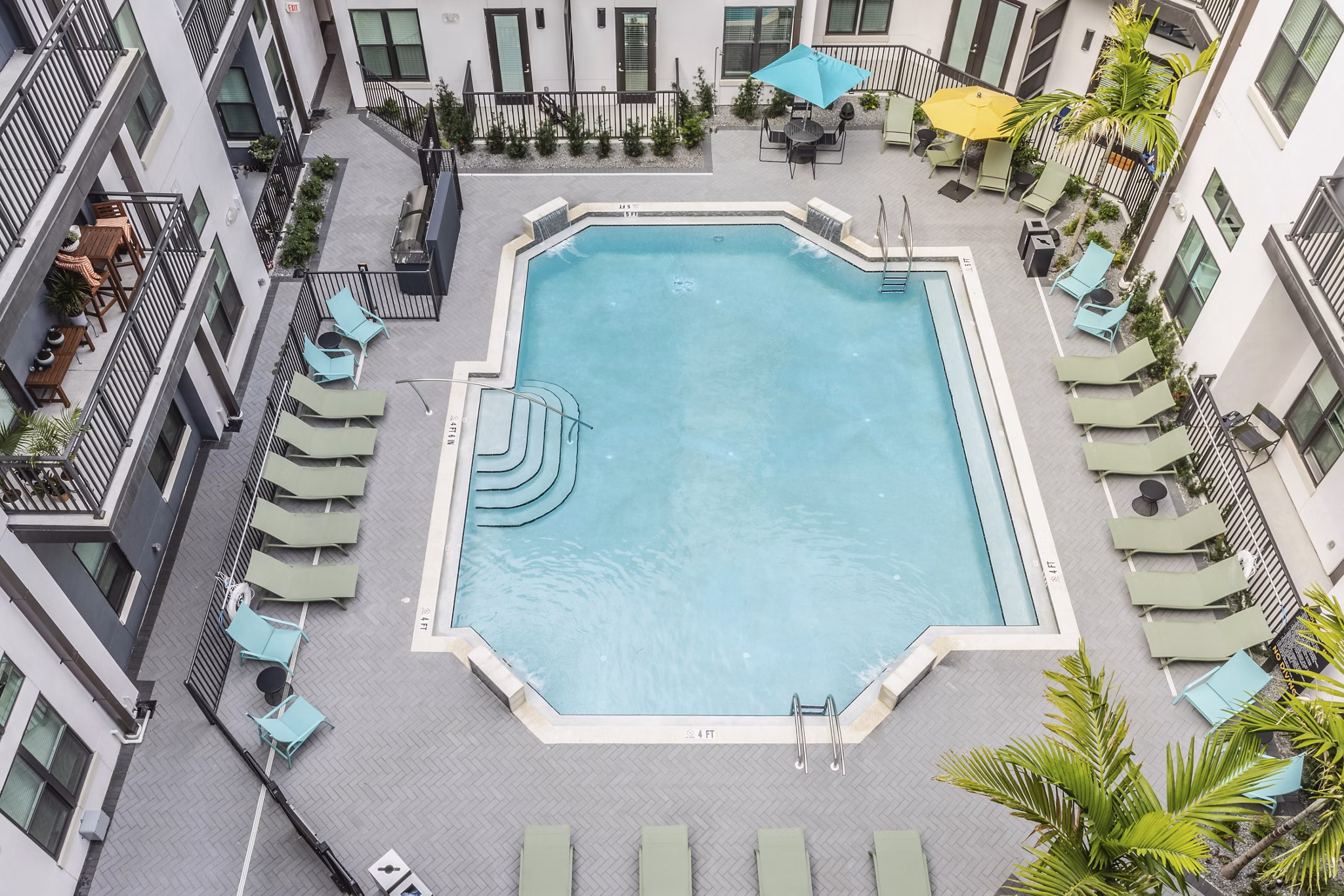 pool at Lector 85 Apartments