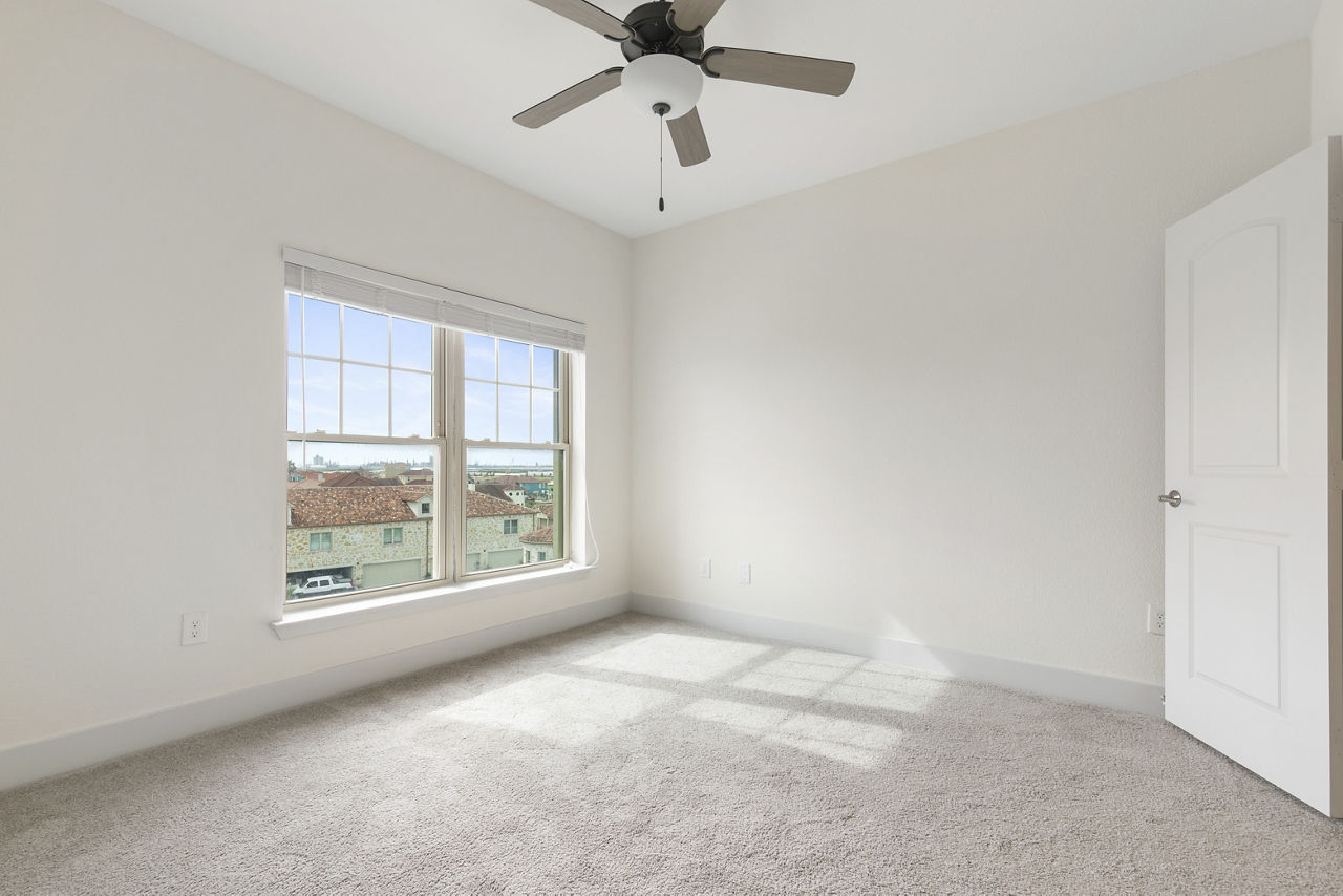 Lighthouse Pointe 15 of 16