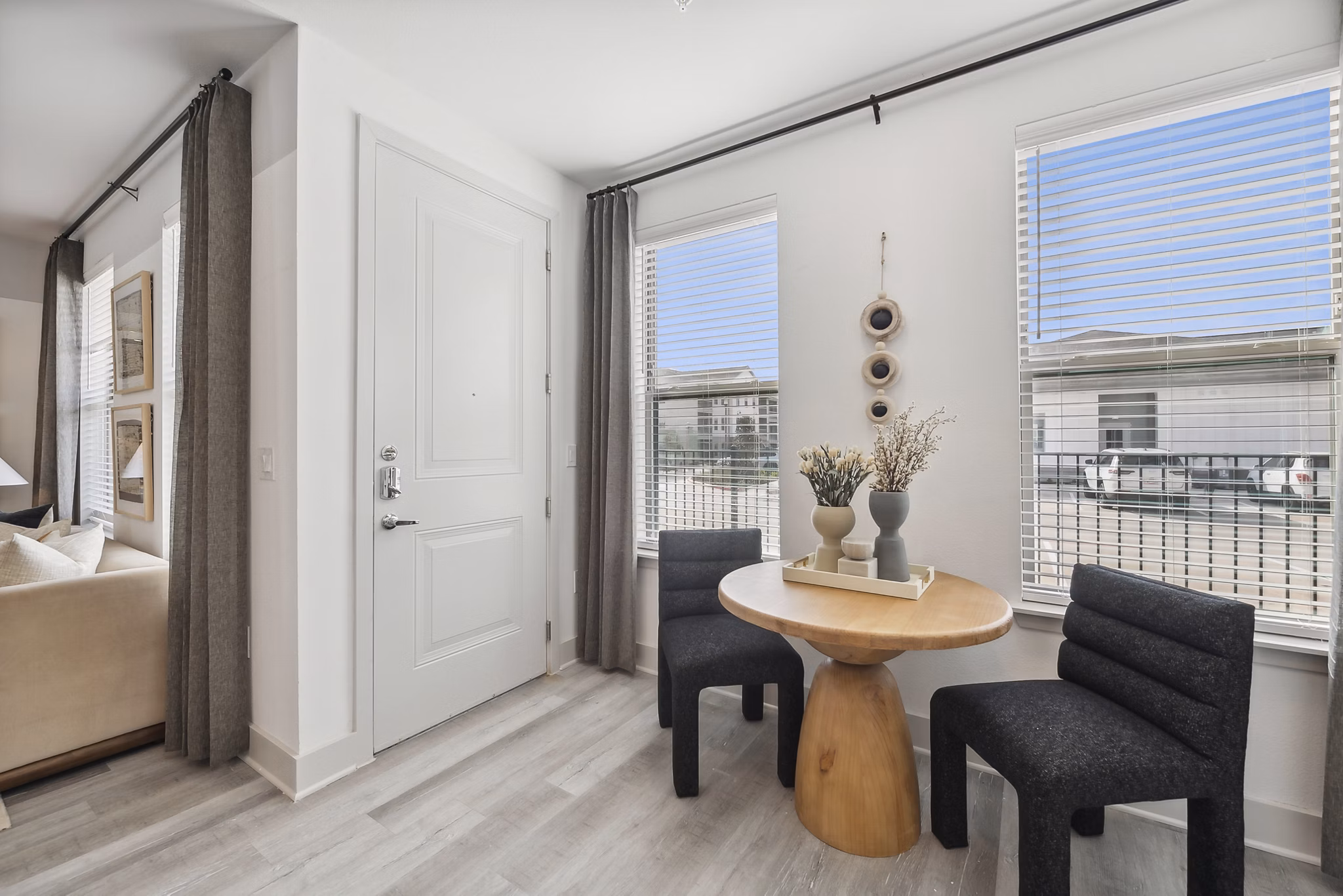 dining room at Alta Trails Apartments