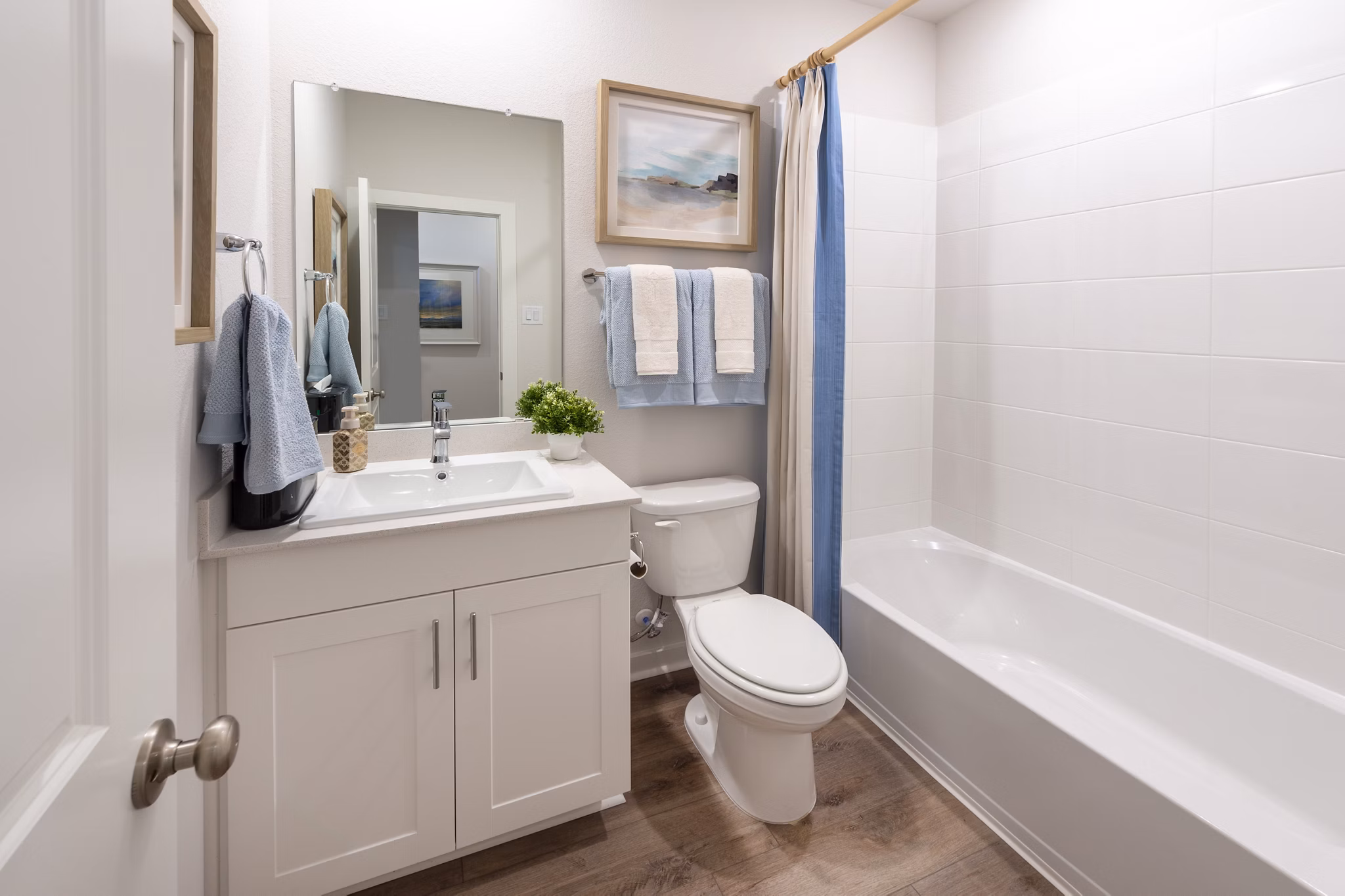 bathroom at Skymor Cypress Apartments 