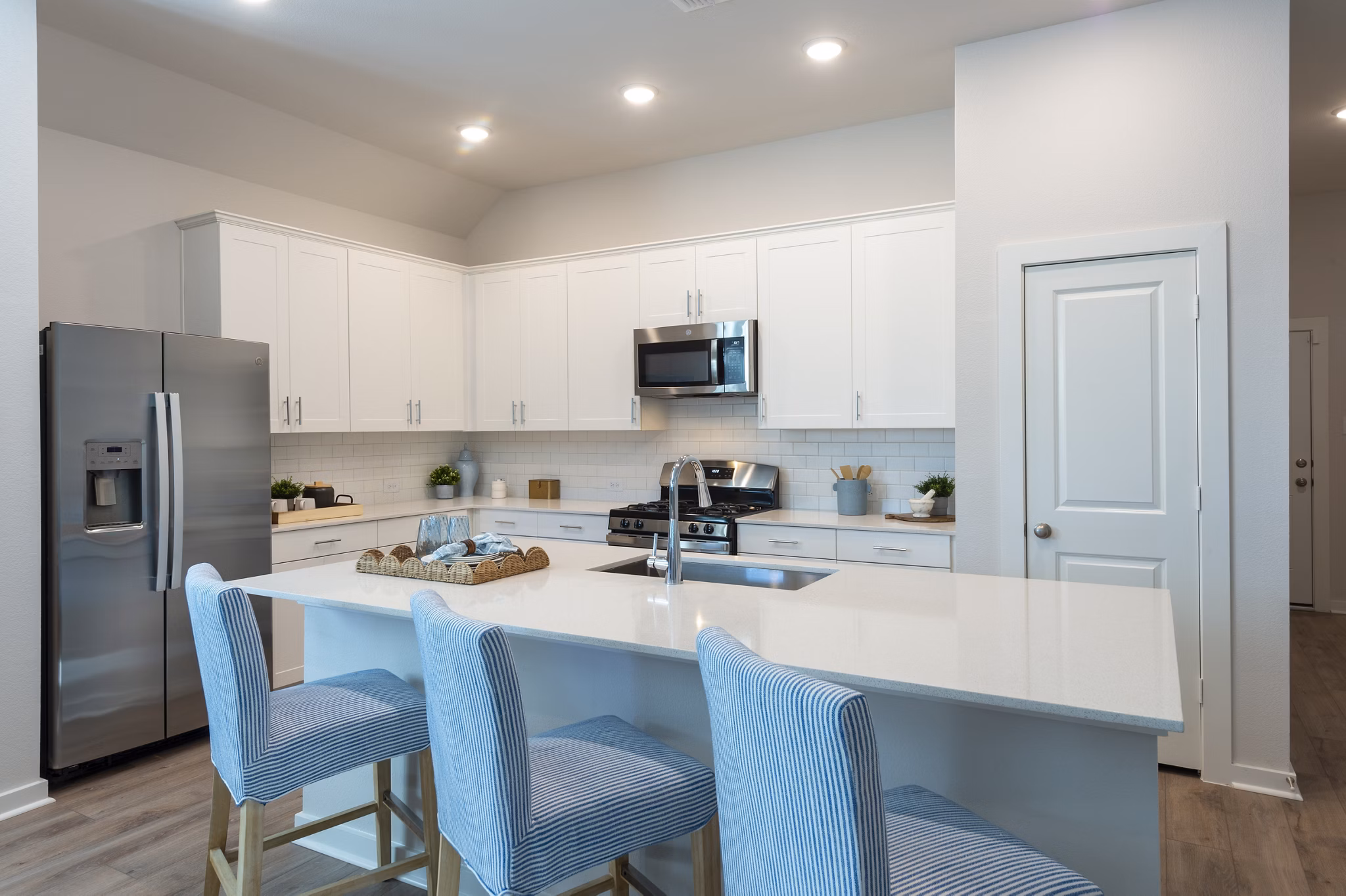 kitchen at Skymor Cypress Apartments 