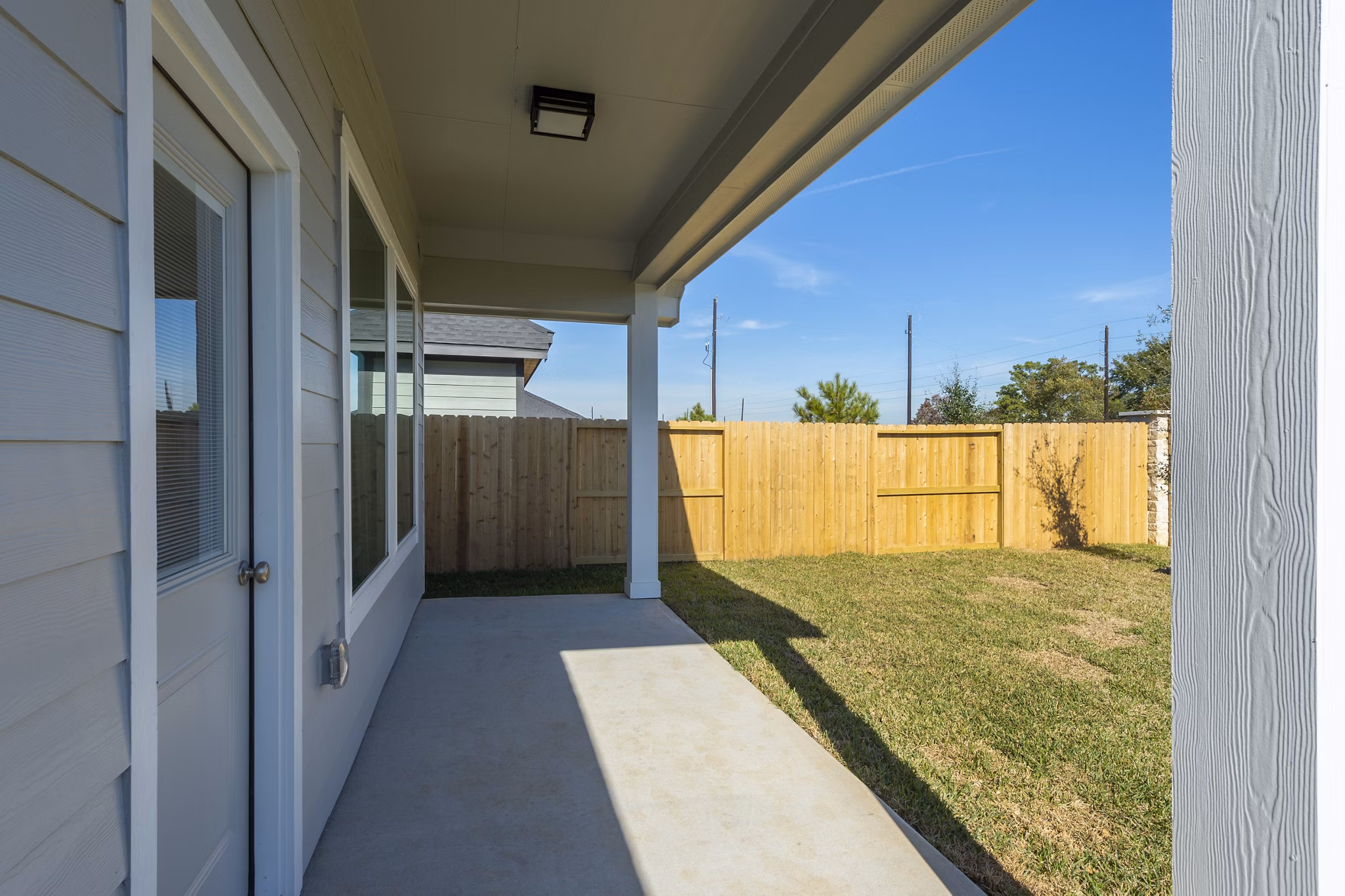 patio at Skymor Cypress Apartments 