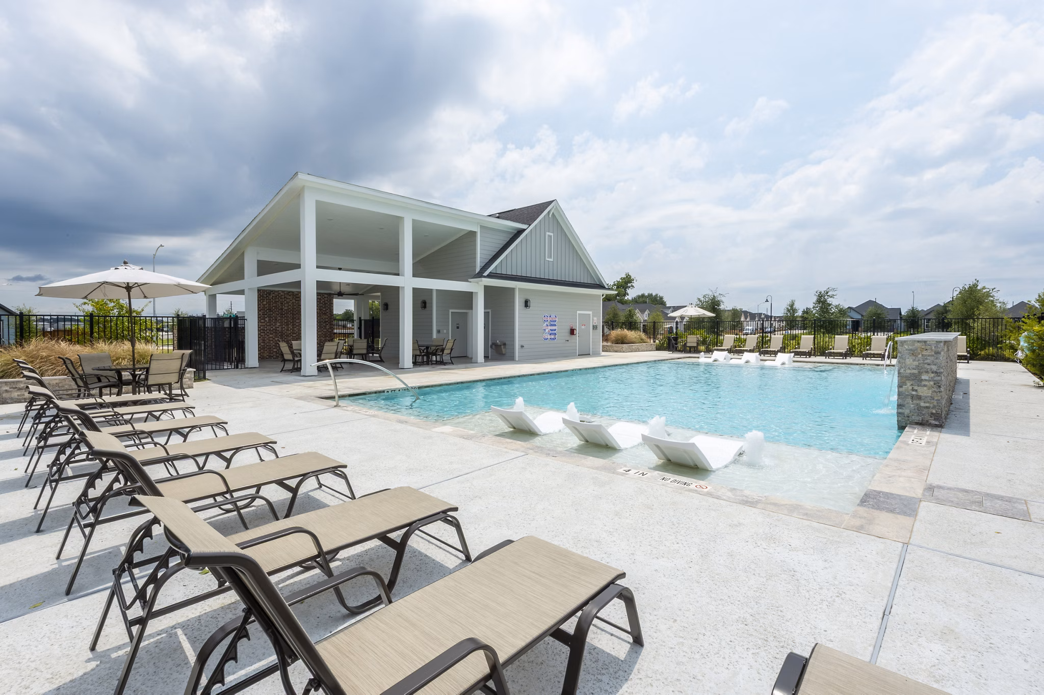 pool at Skymor Cypress Apartments 