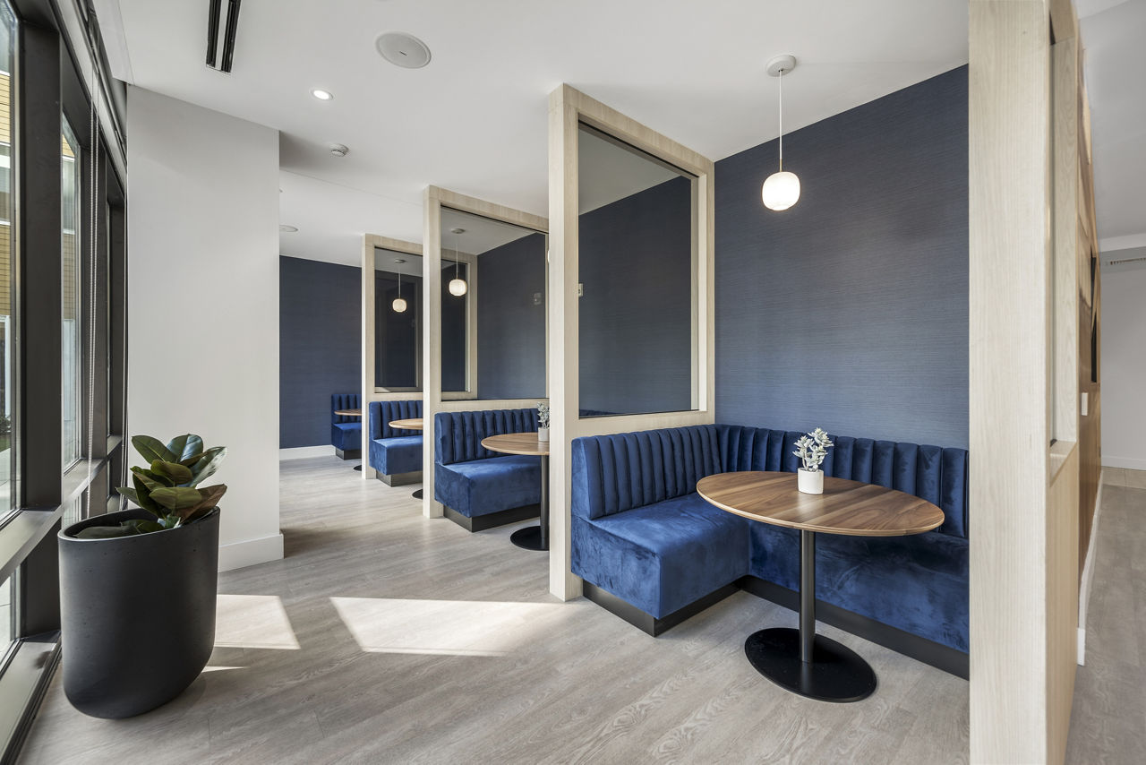 Lounge at Maxwell (1 of 2)