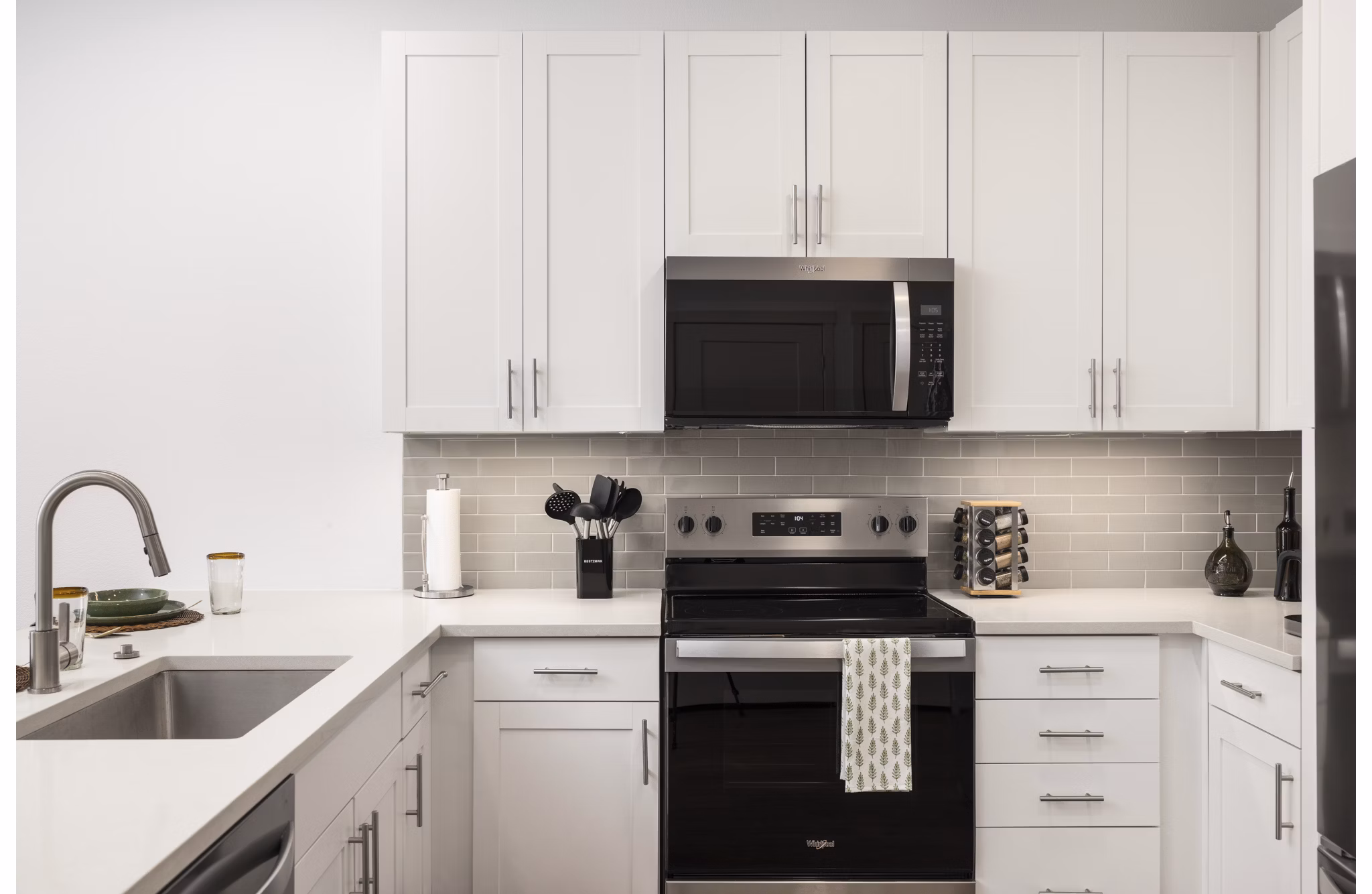 kitchen at Aspendale Centennial Apartments 