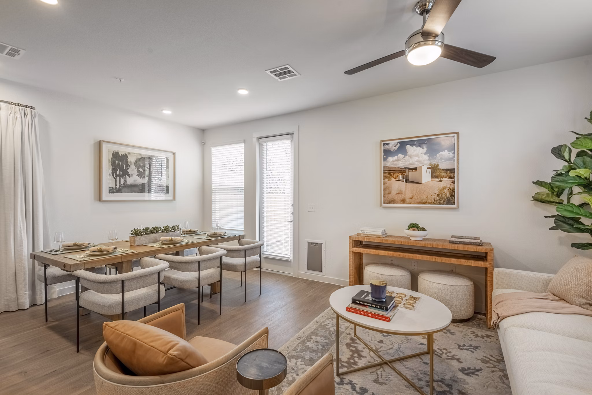 living room at Arista McKinney Apartments 