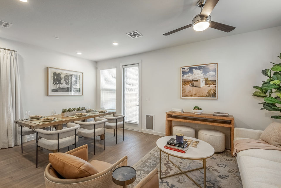 living room at Arista McKinney Apartments 