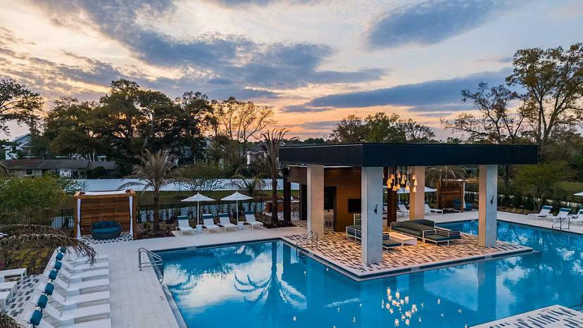 pool at Lyria Apartments 