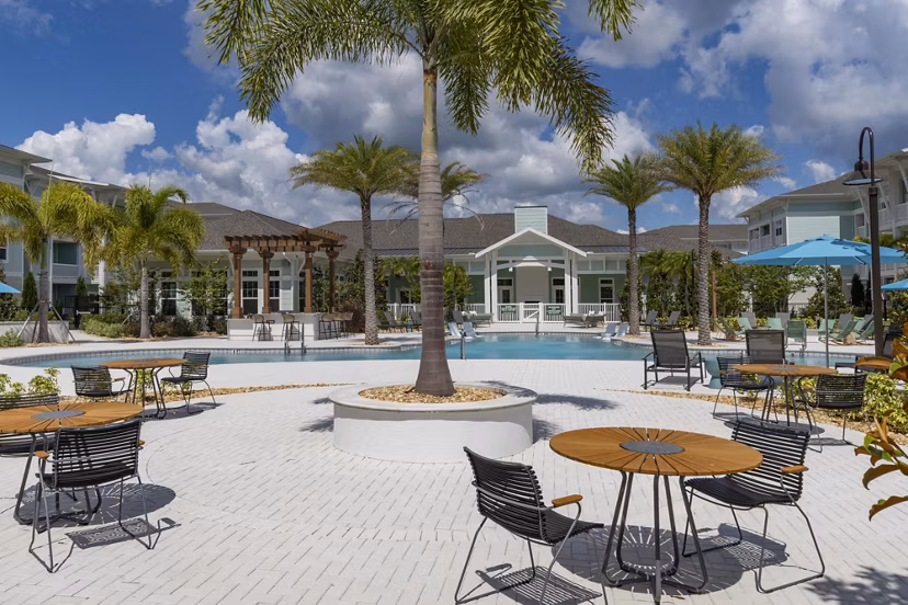 courtyard at Sage at Cypress Cay Apartments