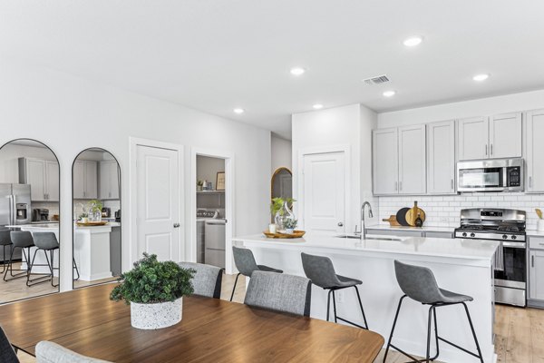 dining room at Skymor Carmel Creek Apartment Homes