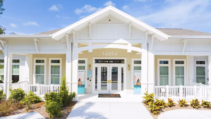 exterior at Lantana at Cypress Cay Apartments