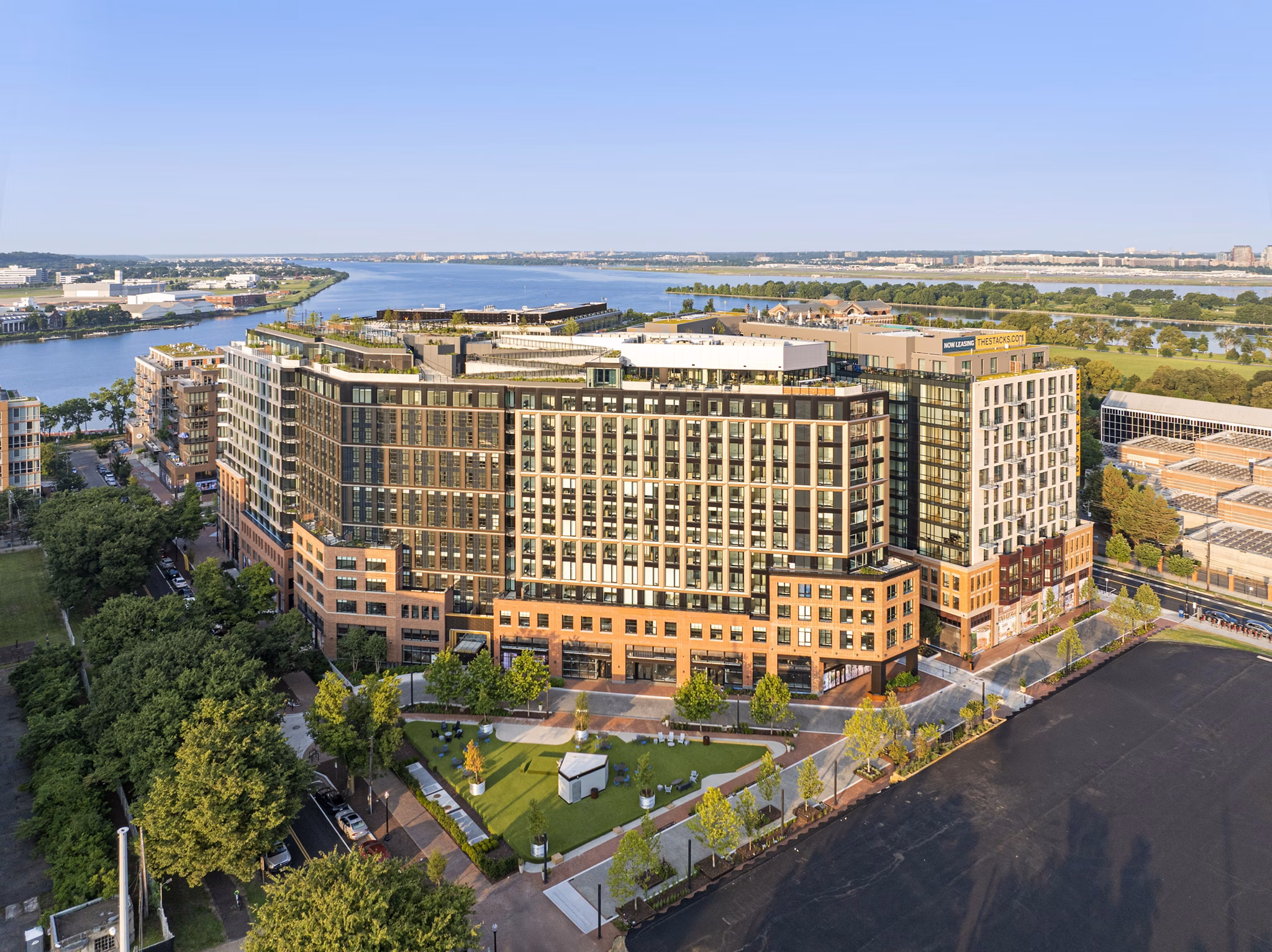 building/exterior at Colette Apartments