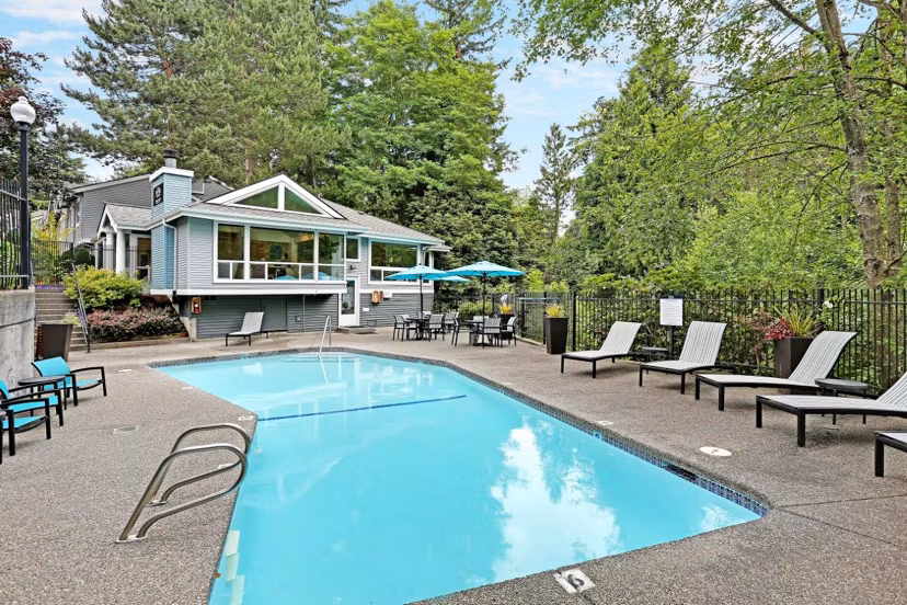 pool at Hidden River Townhomes Apartments 