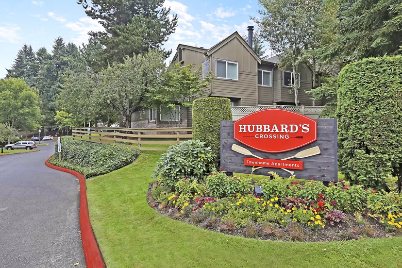signage/building/exterior at Hubbard's Crossing Apartments