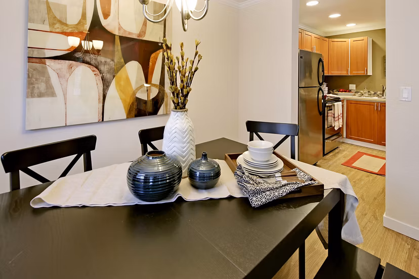 dining room at Hubbard's Crossing Apartments