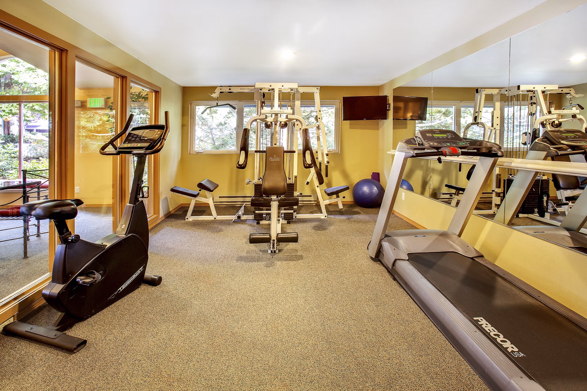 fitness center at Vista Ridge Apartments 