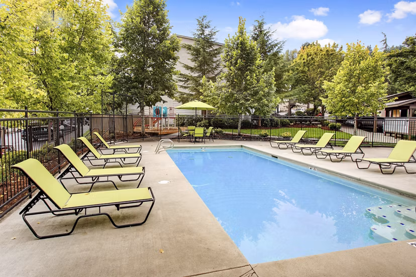 pool at Vista Ridge Apartments 