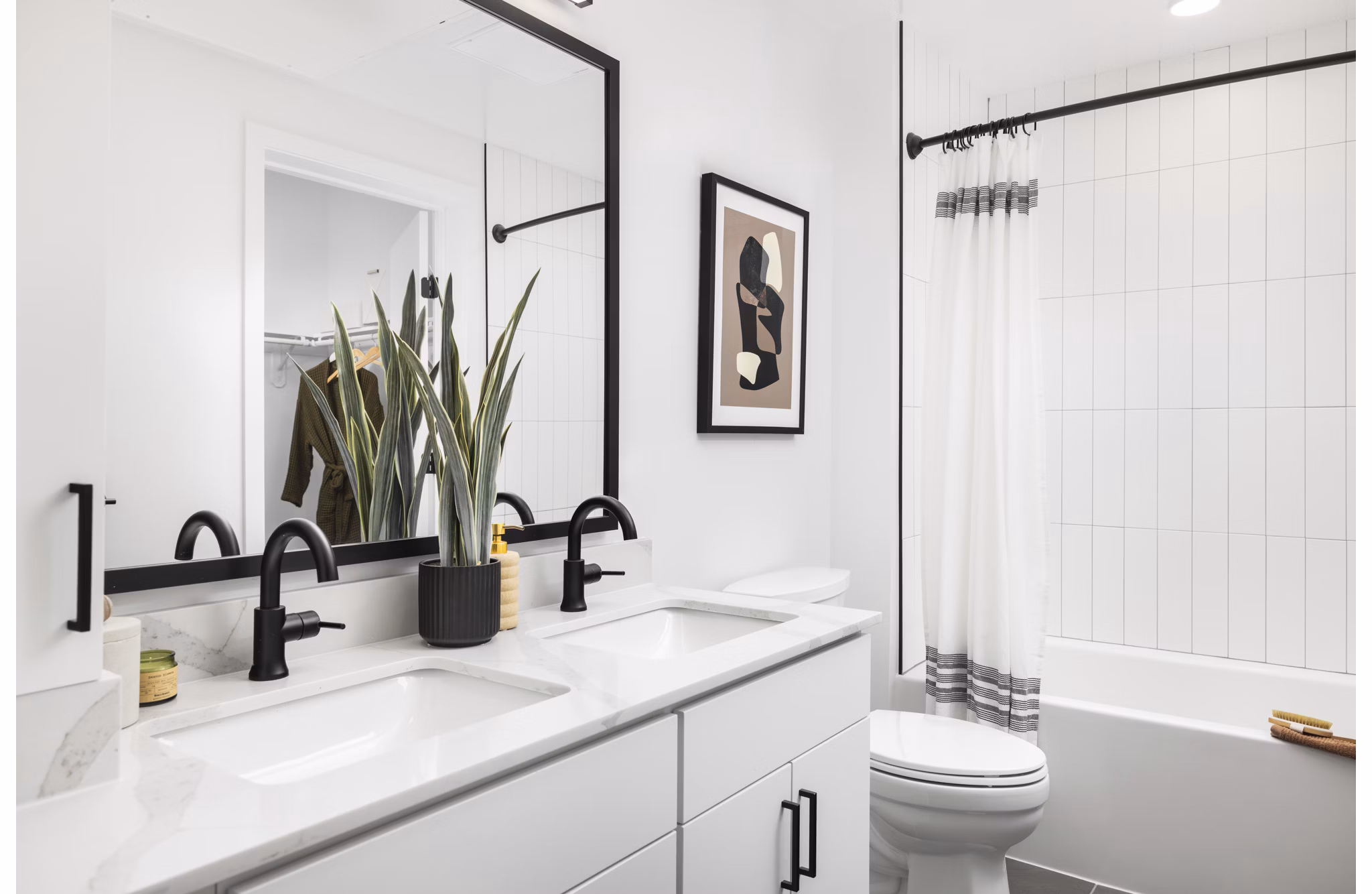 bathroom at Dorian Apartments