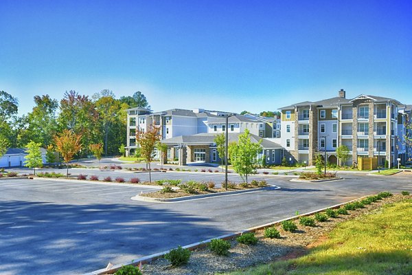 The Aspens Verdae: Contemporary luxury apartments with scenic views in Greenville