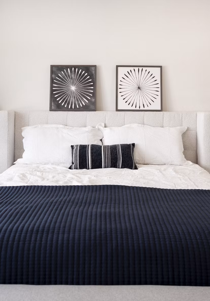 Bedroom featuring modern decor and large windows in Klein Huis at Turner Mill Apartments