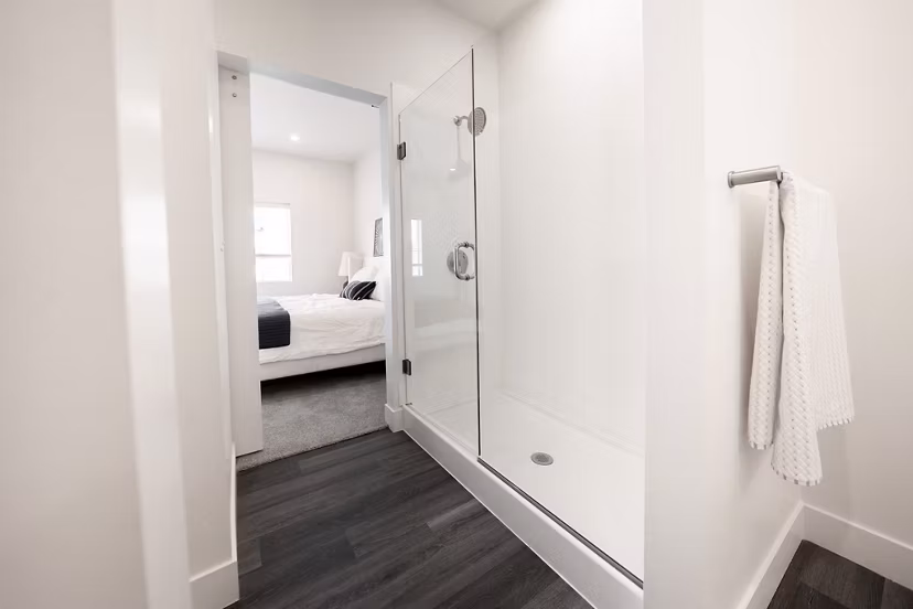 Luxurious bathroom featuring modern fixtures at Klein Huis in Turner Mill Apartments