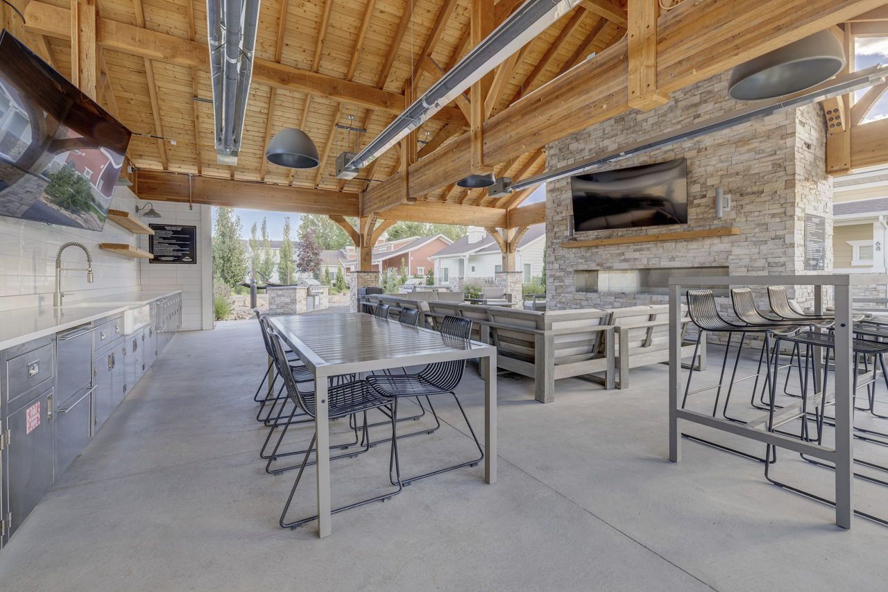 Grill area at Klein Huis At Turner Mill (2 of 2)