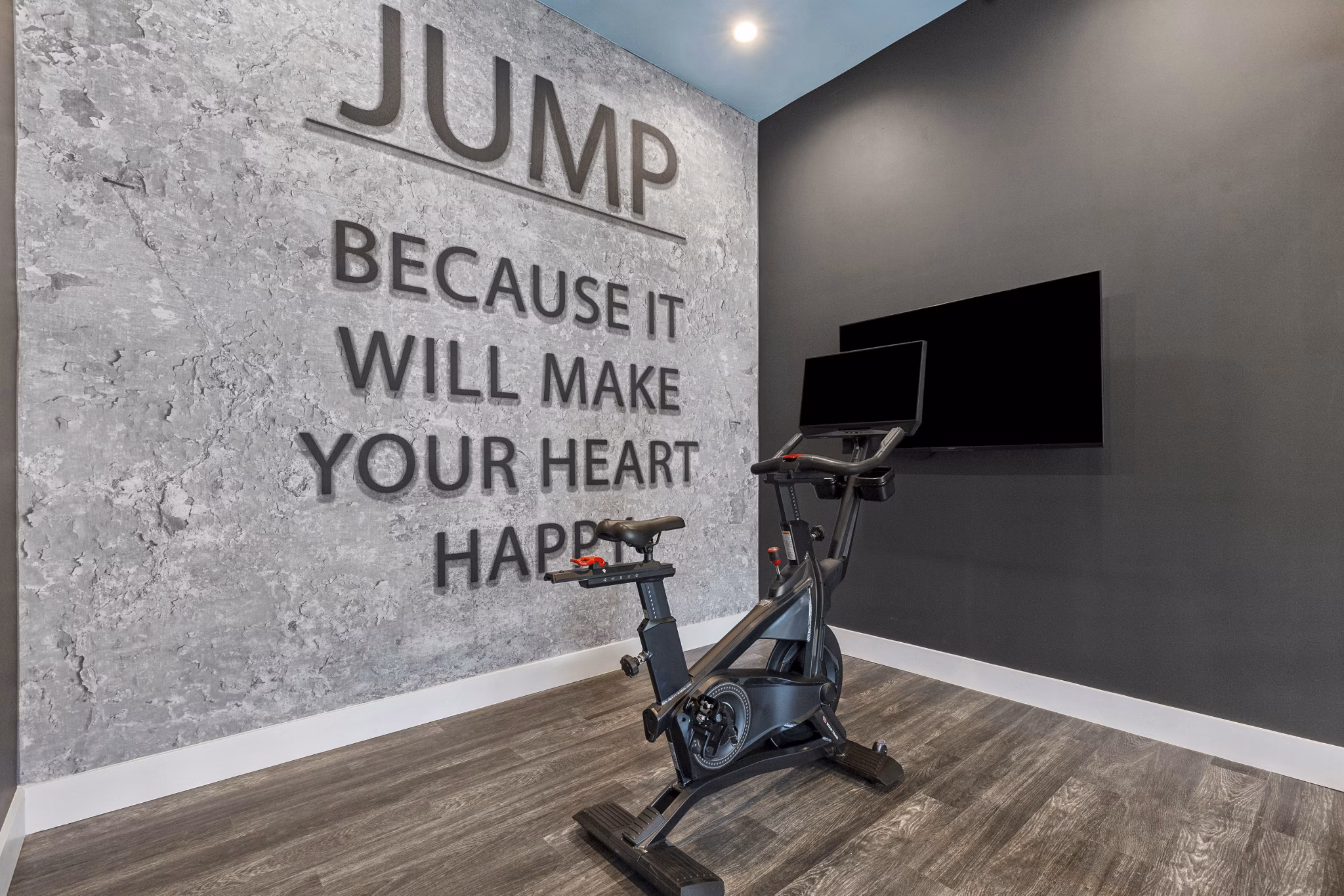 fitness center at Lakesound Apartments