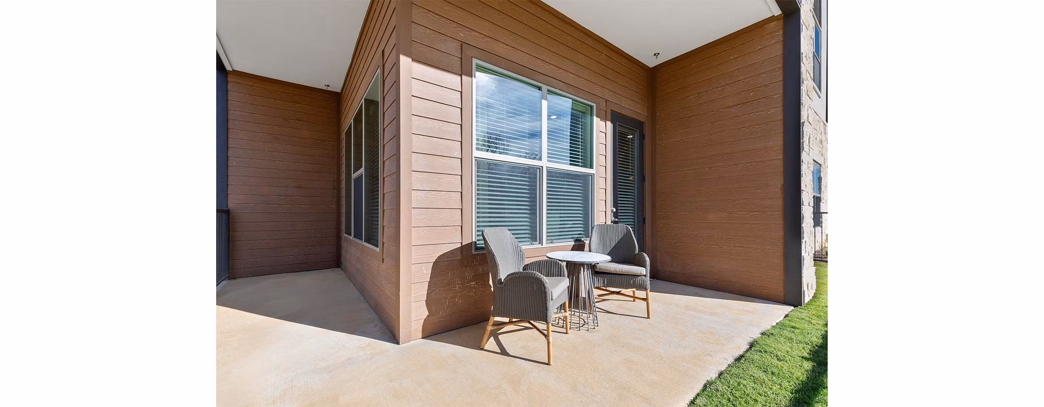 patio at Lakesound Apartments
