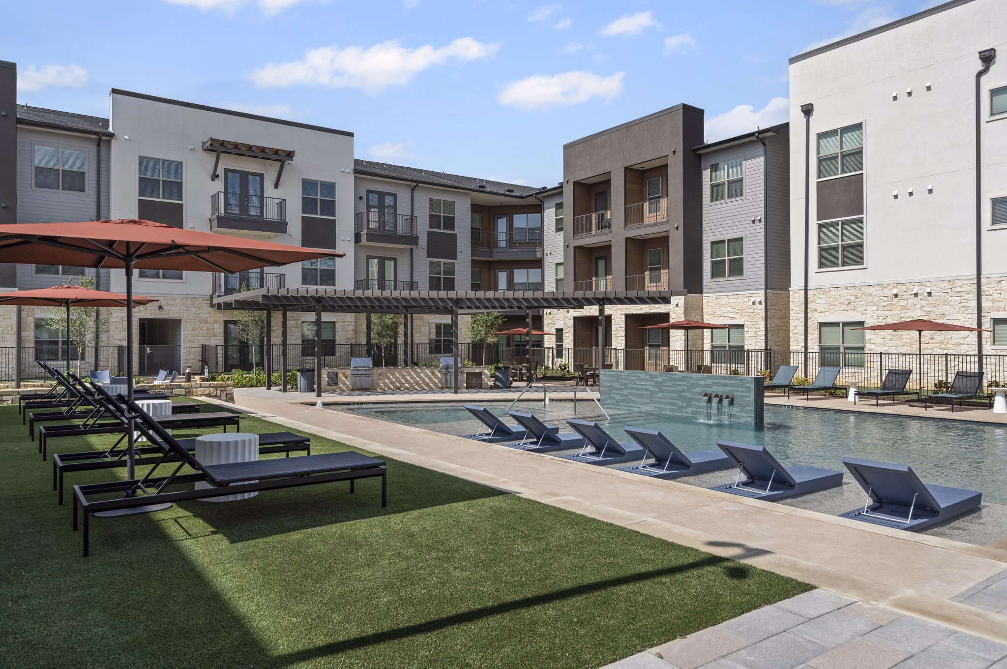 pool at Lakesound Apartments