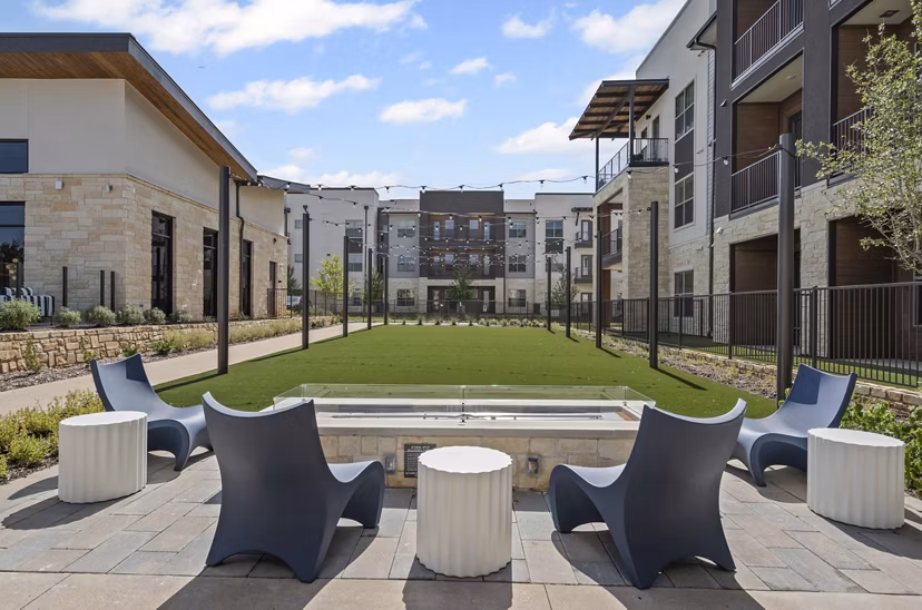 recreational area at Lakesound Apartments