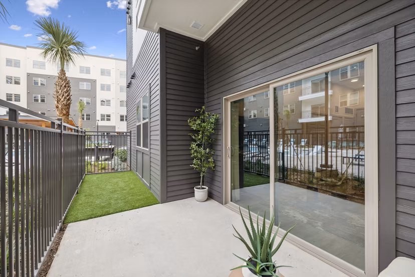 patio at Alta Sunset Heights Apartments