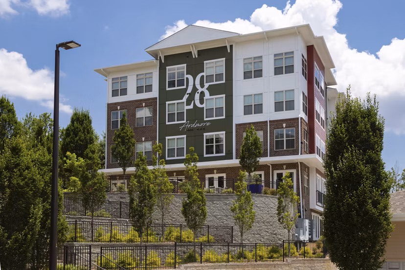 building/exterior at Ardmore & 28th Apartments