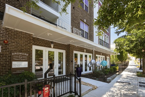 building/exterior at Ardmore & 28th Apartments