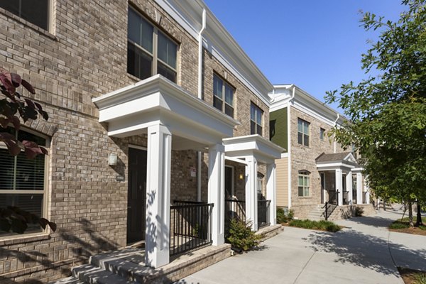 building/exterior at Ardmore & 28th Apartments