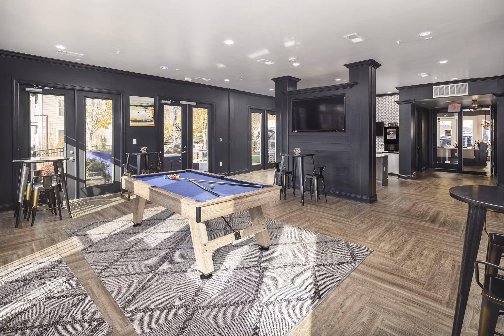 clubhouse at Ardmore & 28th Apartments