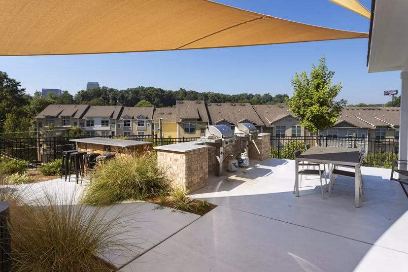 grill area at Ardmore & 28th Apartments