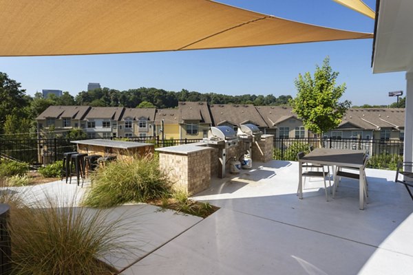 grill area at Ardmore & 28th Apartments