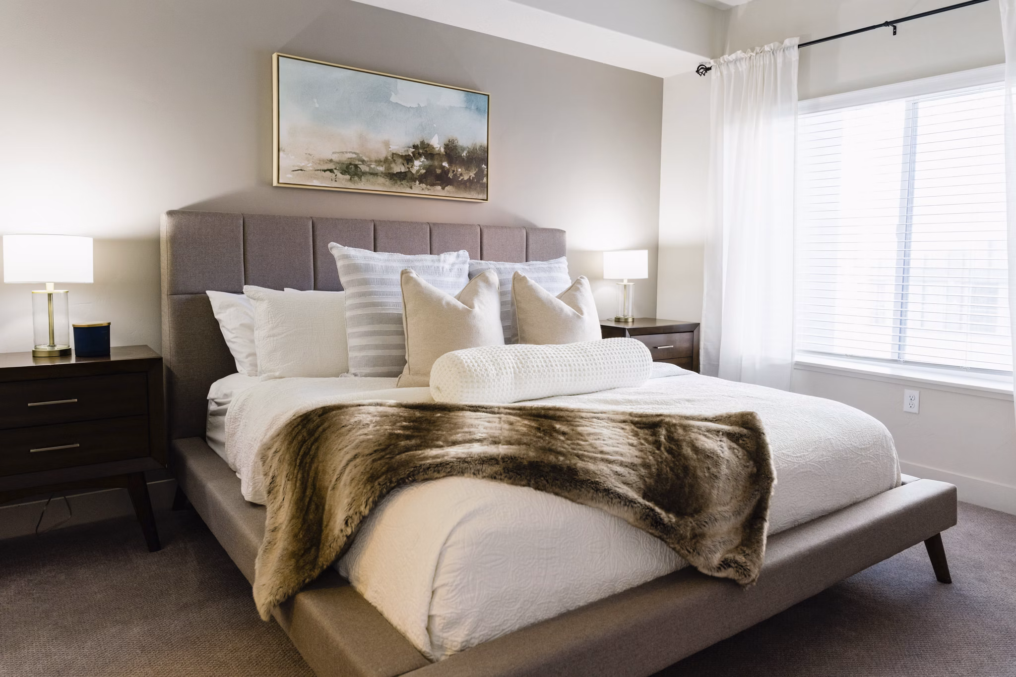Cozy bedroom with a large window at Milagro Apartments