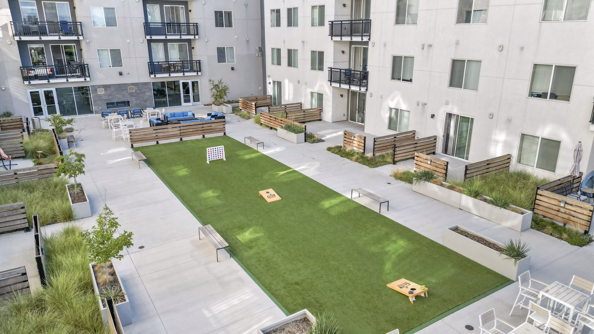 Recreational area featuring lounge seating at Milagro Apartments