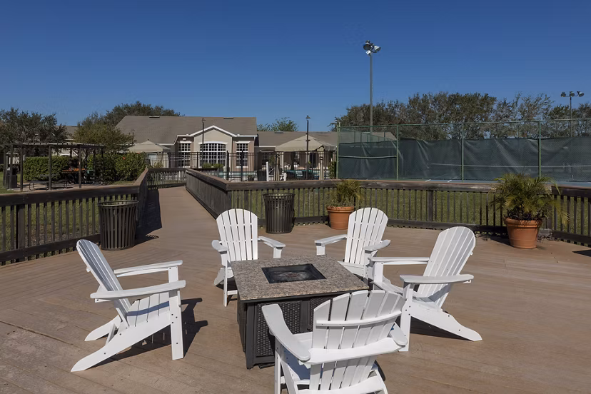 patio at Highpoint Club Apartments