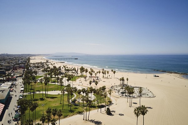 Dolphin Marina Apartments: Stunning ocean-view luxury apartments in Marina del Rey