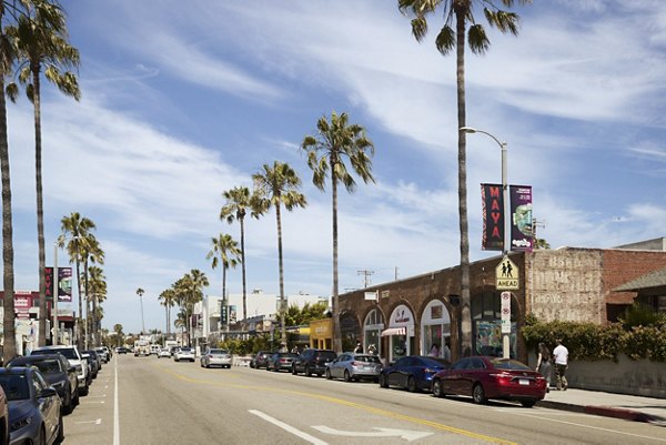 Dolphin Marina Apartments: Waterfront luxury apartments in Marina del Rey