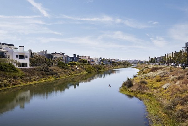 Dolphin Marina: Luxury waterfront apartments with scenic views in Marina del Rey