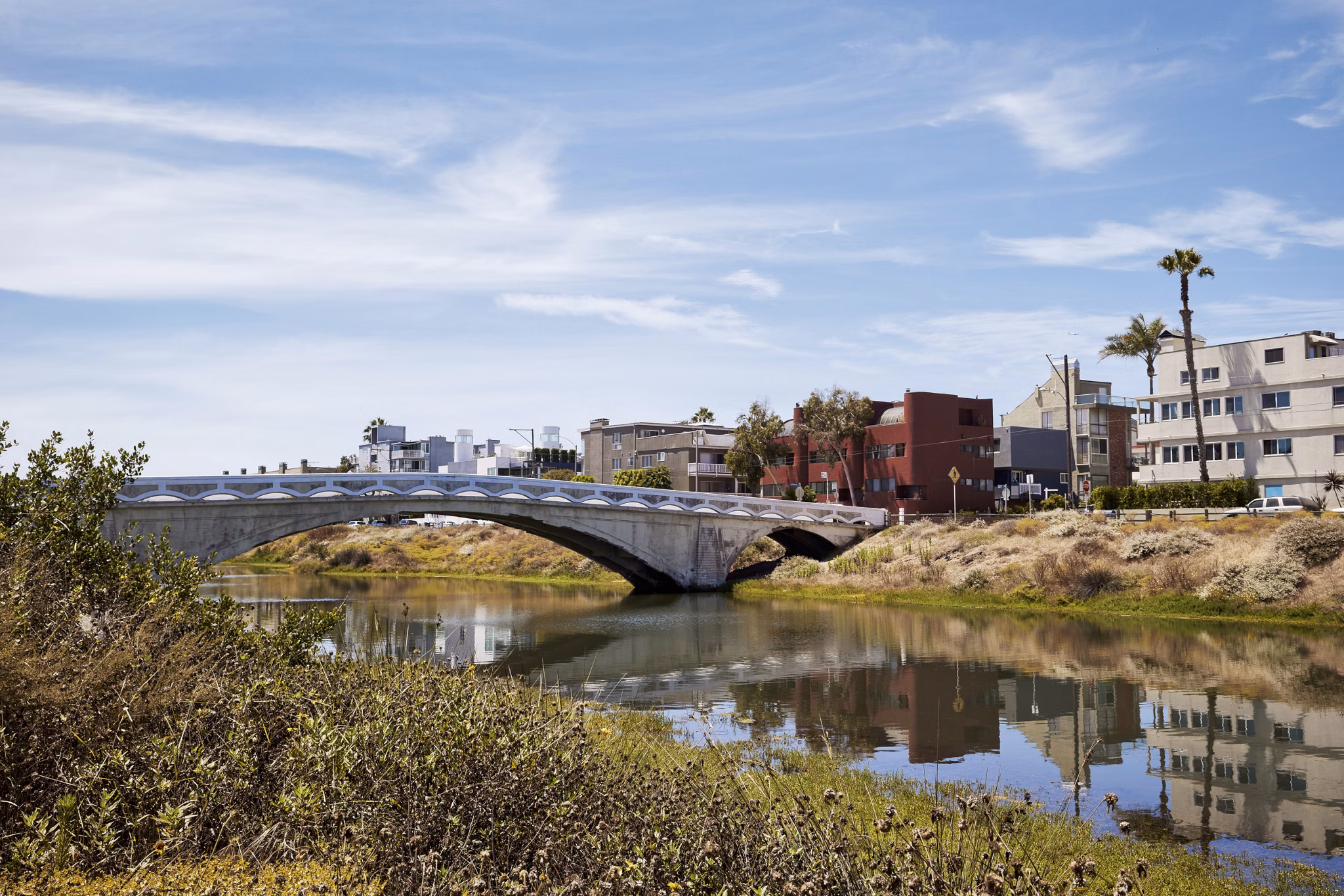 Dolphin Marina: Stunning waterfront apartments in Marina del Rey