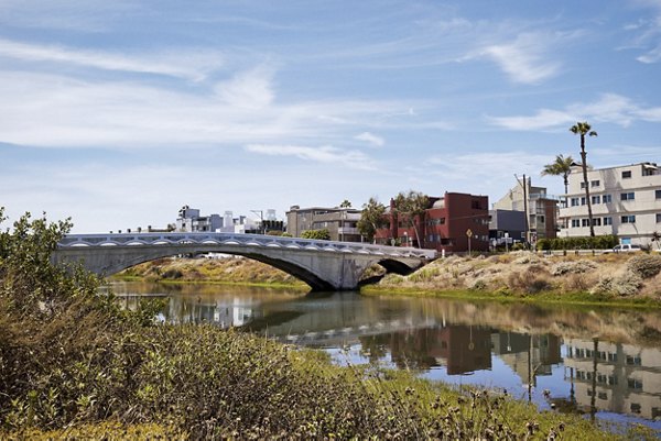 Dolphin Marina: Stunning waterfront apartments in Marina del Rey